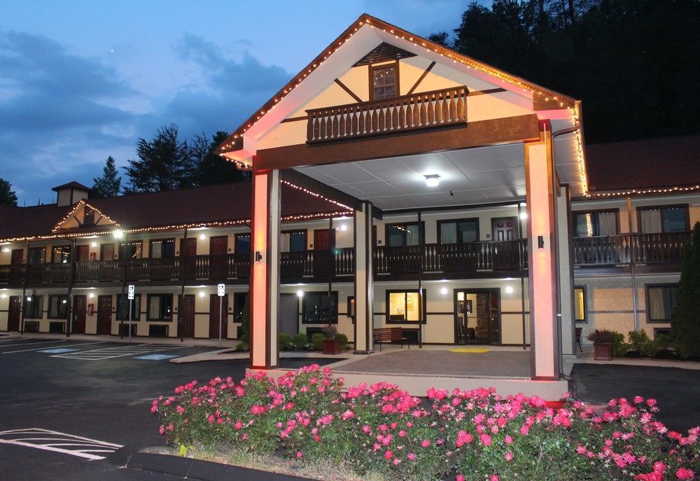Red Roof Inn Helen Exterior photo