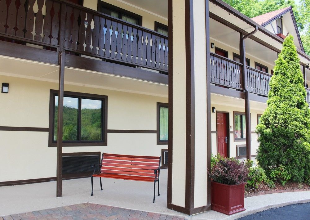Red Roof Inn Helen Exterior photo